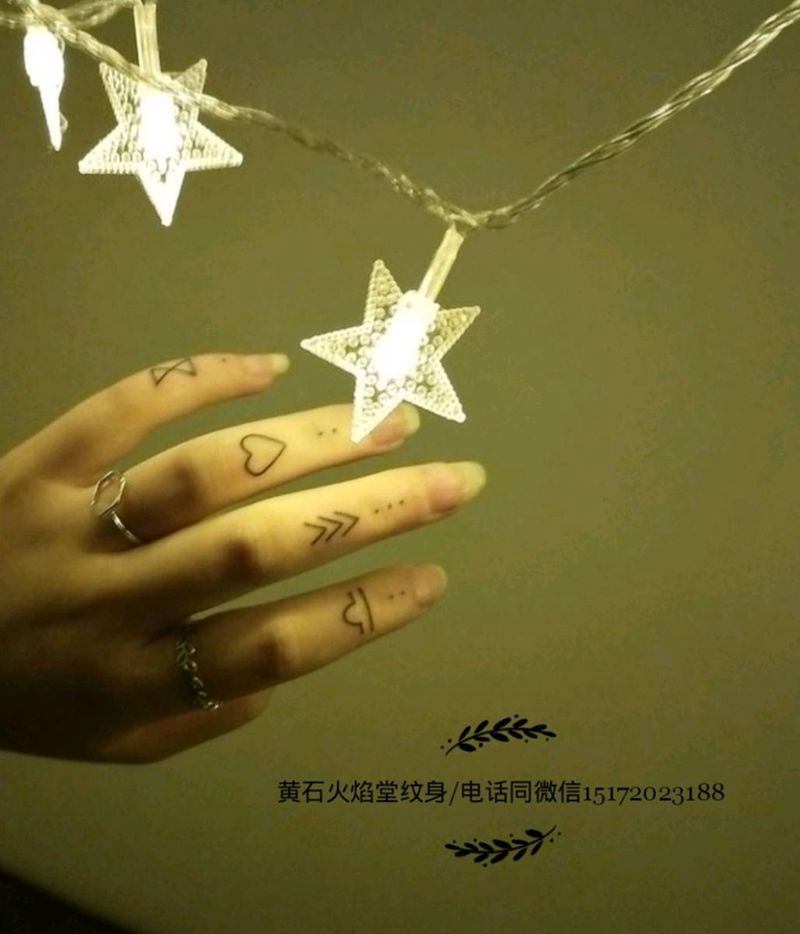 手指纹身纹身图片_手部老传统纹身图案