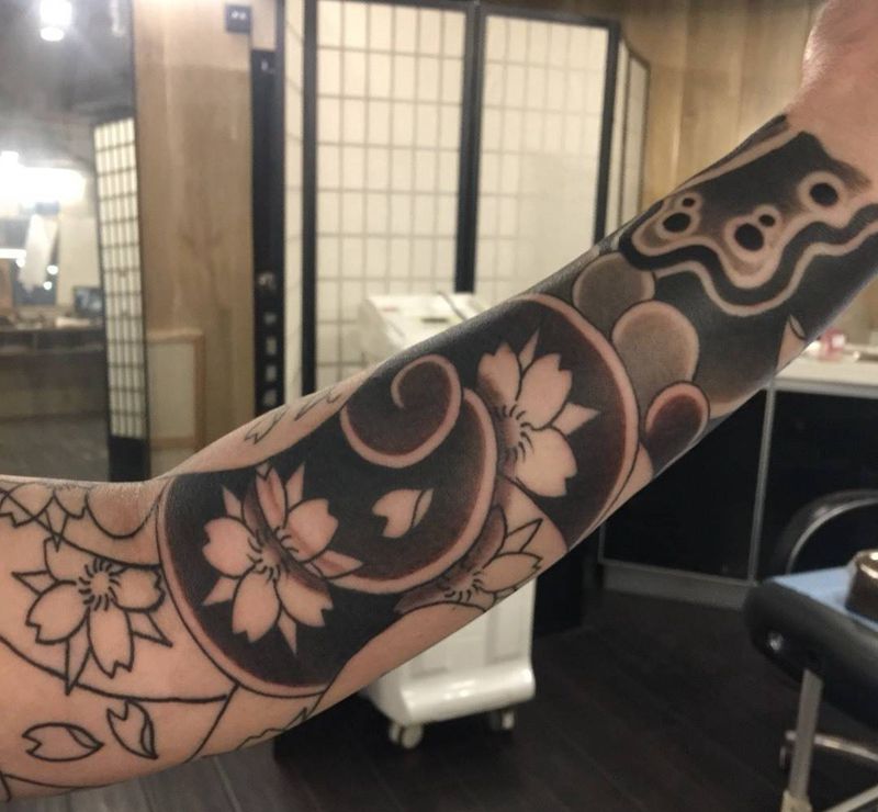 局部未完纹身图片_原创成品手臂传统植物纹身图案