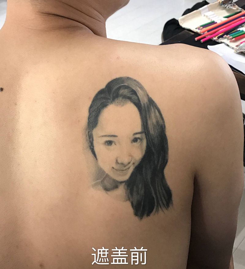 女人是魔鬼纹身图片_背部肩部欧美写实遮盖纹身图案