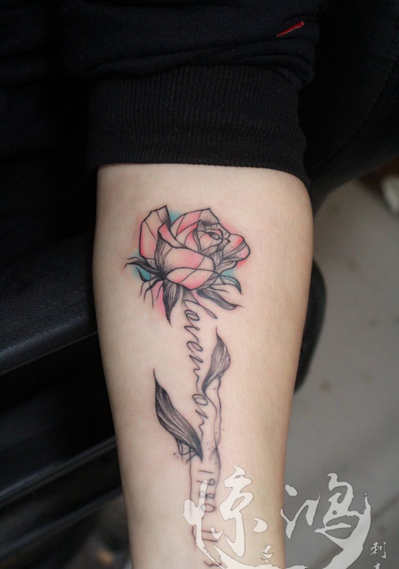 水彩小玫瑰纹身图片_手臂水彩纹身图案