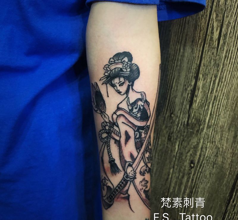 艺姬纹身图片_手臂纹身图案