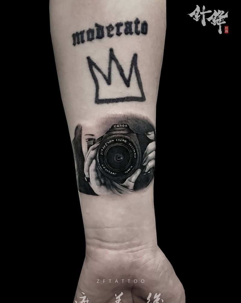 相机遮盖纹身图片_手臂欧美写实遮盖纹身图案