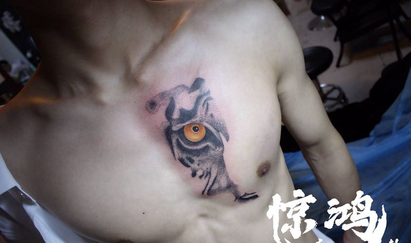 密密麻麻小点刺纹身图片_胸部几何点刺纹身图案