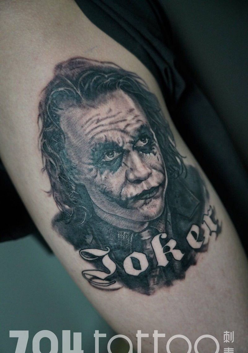 小丑纹身图片_腿部纹身图案