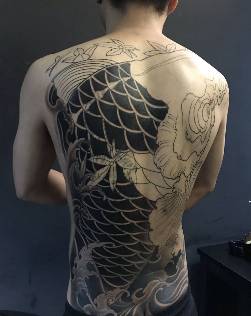 传统鲤鱼 遮盖下山虎纹身图片_背部新传统老传统纹身图案