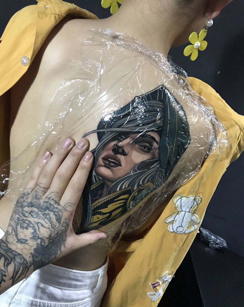 School风格木头纹身图片_肩部背部New School纹身图案