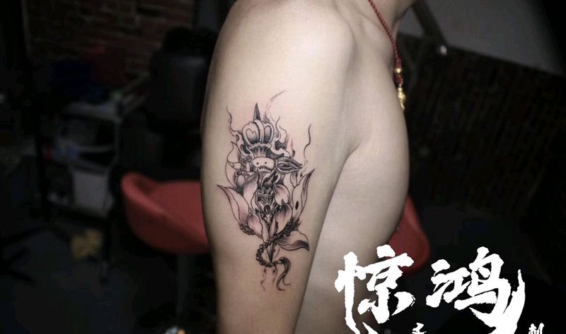 降魔杵纹身图片_手臂纹身图案