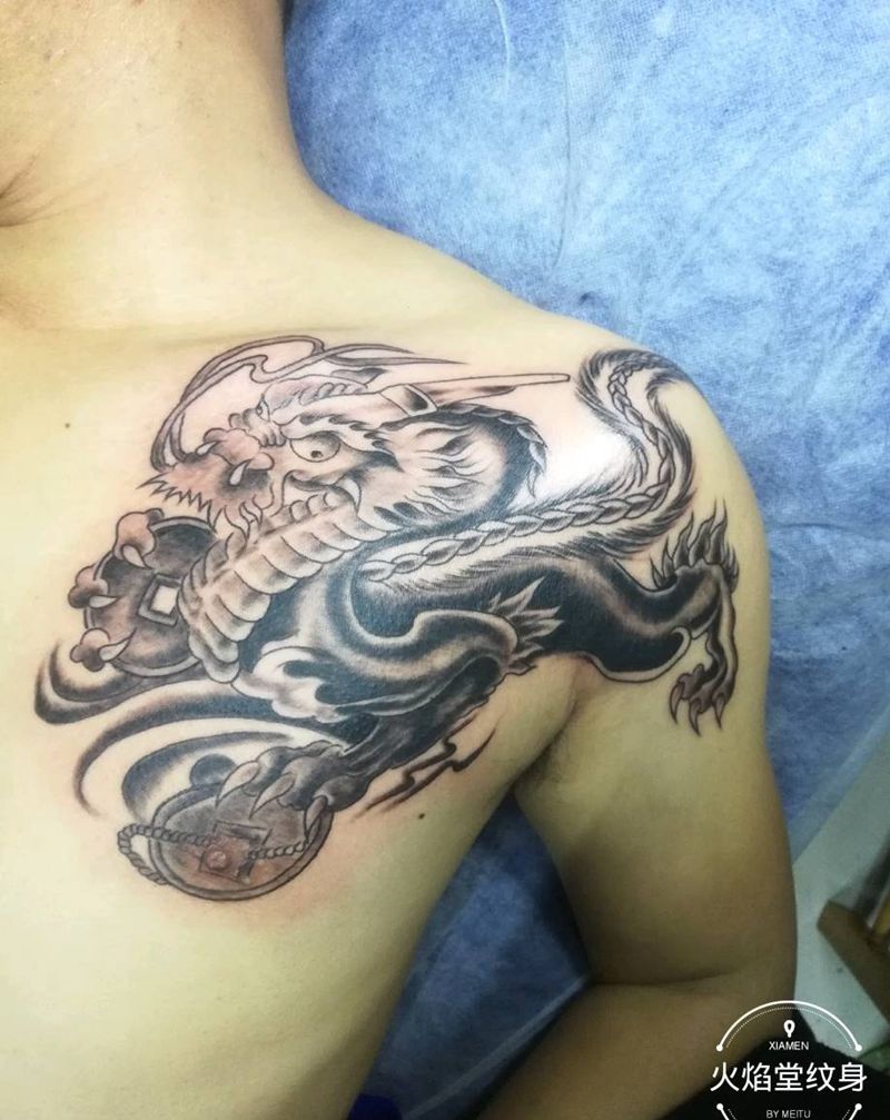 貔貅纹身图片_胸部新传统纹身图案