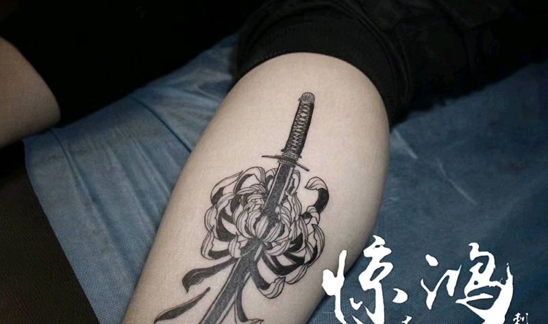 菊花纹身图片_手臂New School纹身图案