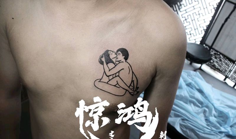 线条纹身图片_胸部几何纹身图案