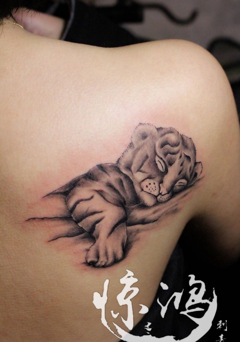 一只小脑斧纹身图片