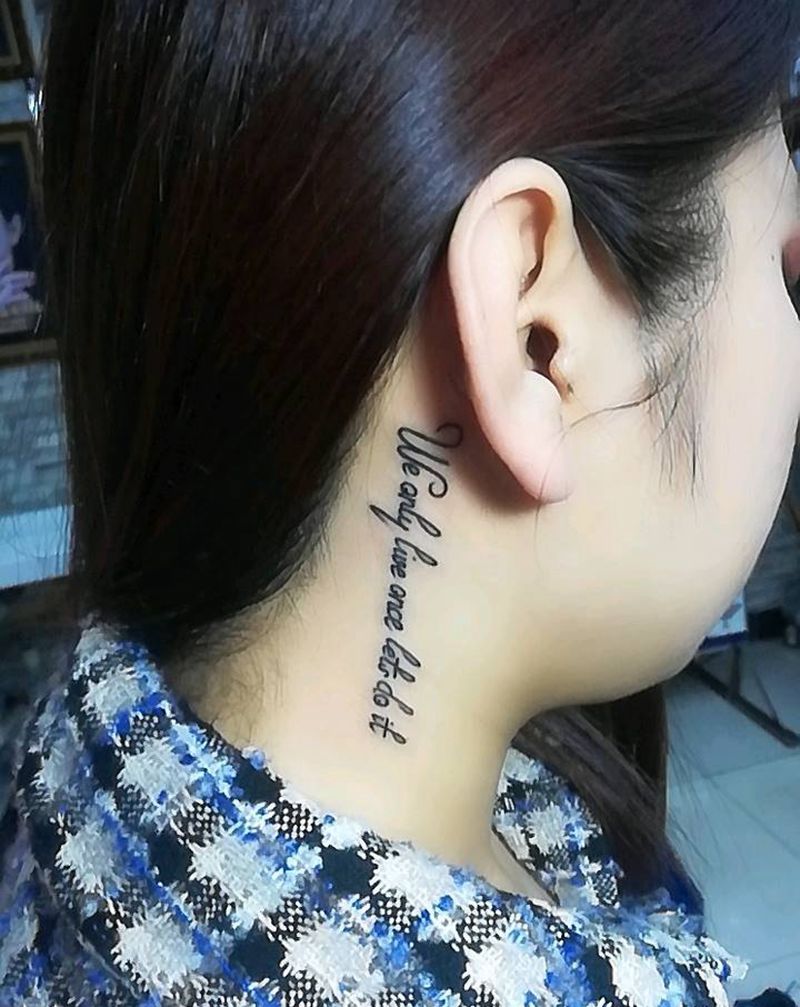 迷你字母纹身图片_颈部新传统纹身图案