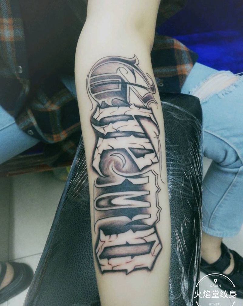 花体字纹身图片_手部新传统纹身图案