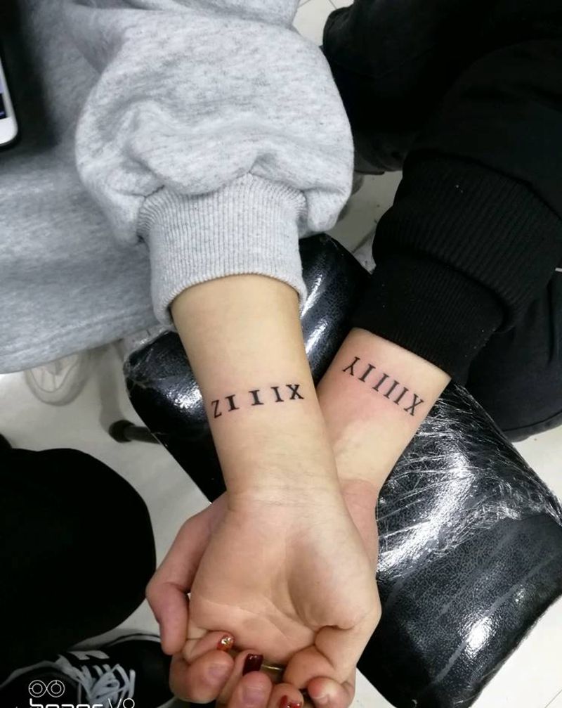 字母纹身图片_手部老传统纹身图案