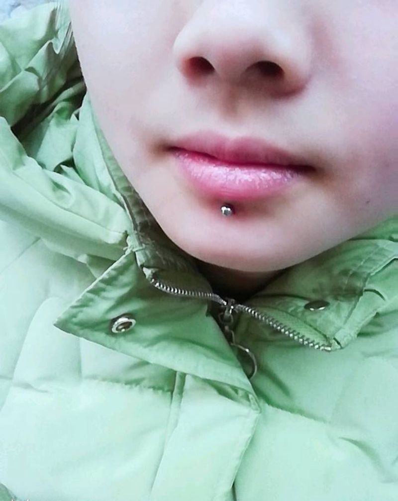 唇钉纹身图片_穿孔纹身图案