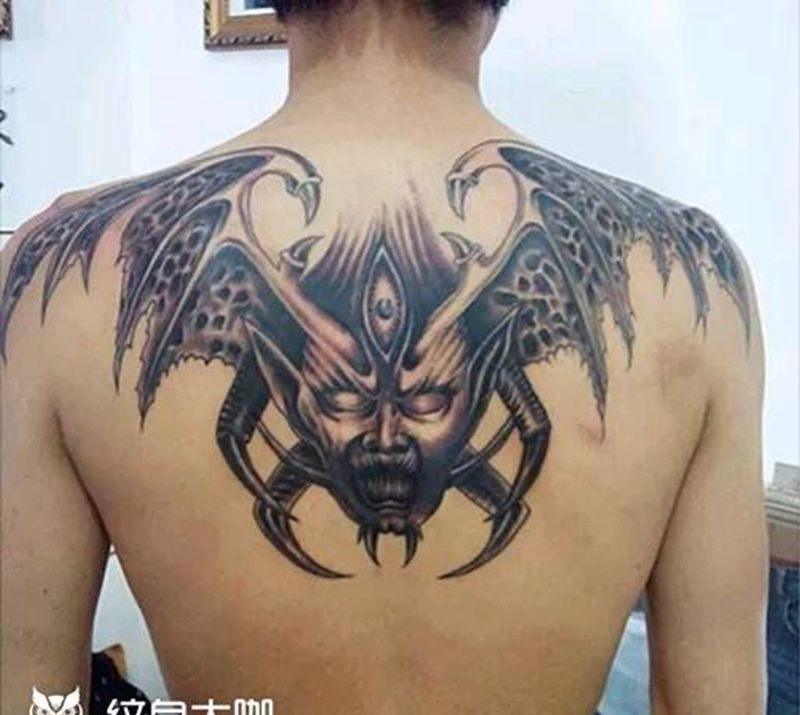恶魔翅膀纹身图片_背部传统宗教成品纹身图案