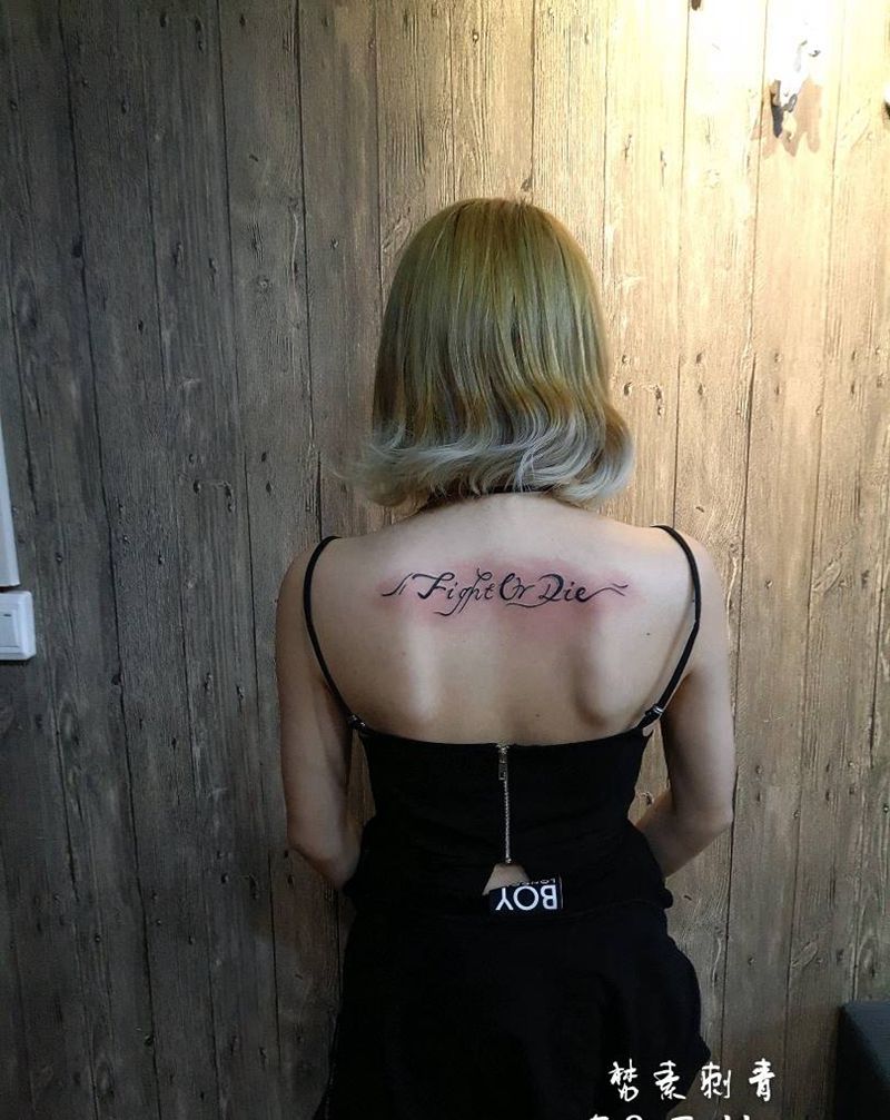 小字母纹身图片