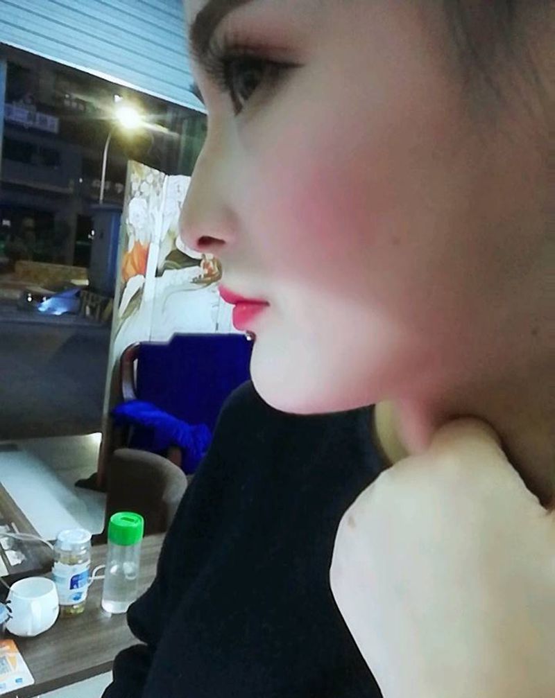 唇钉纹身图片_唇钉纹身图案