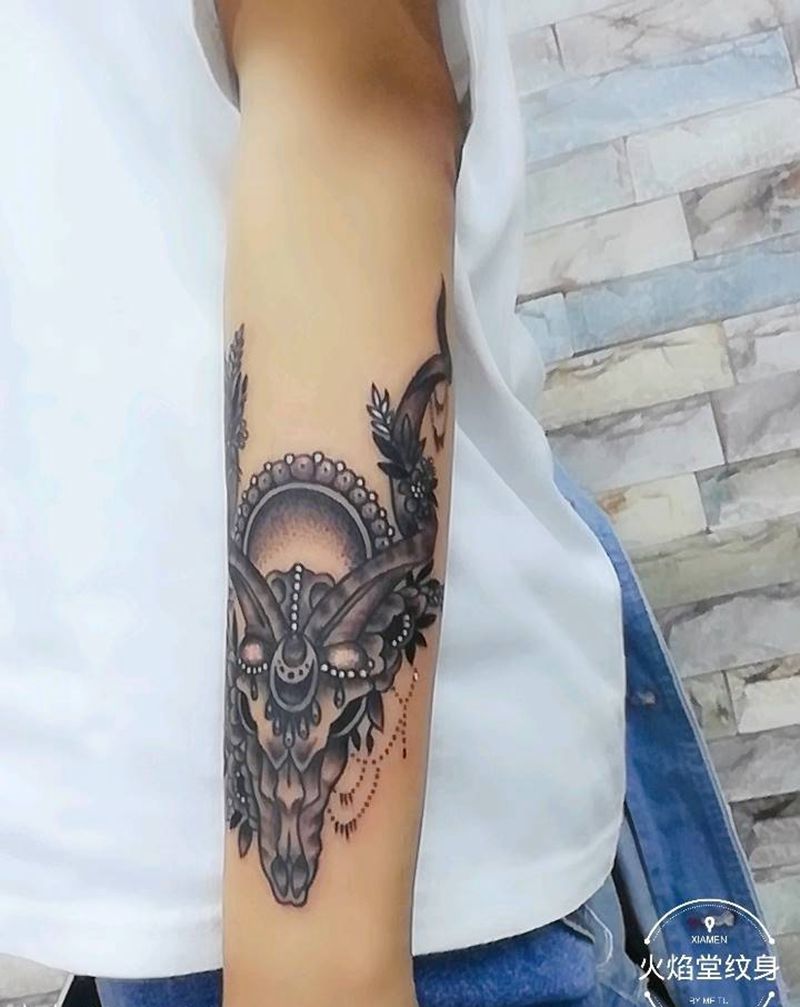 手臂个性纹身纹身图片_手部新传统纹身图案