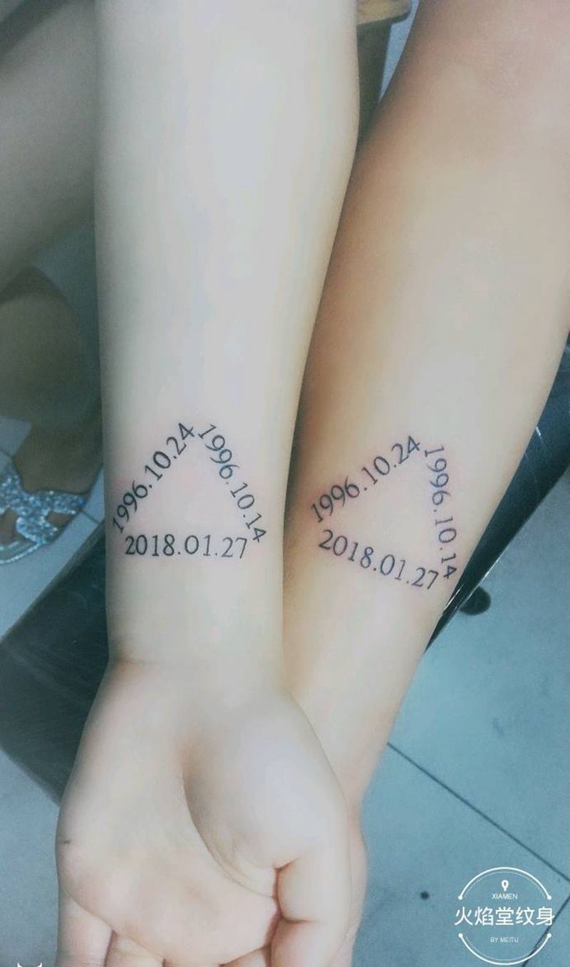 个性小字母纹身图片_手部新传统纹身图案