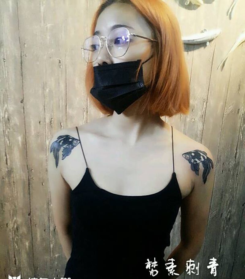 小金鱼纹身图片