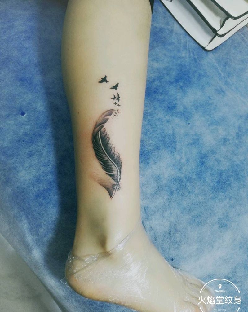 个性羽毛纹身图片_脚部新传统纹身图案