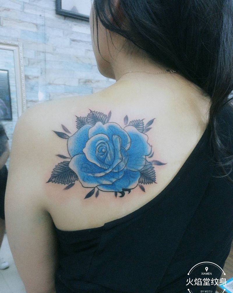 蓝色妖姬纹身图片_背部新传统纹身图案