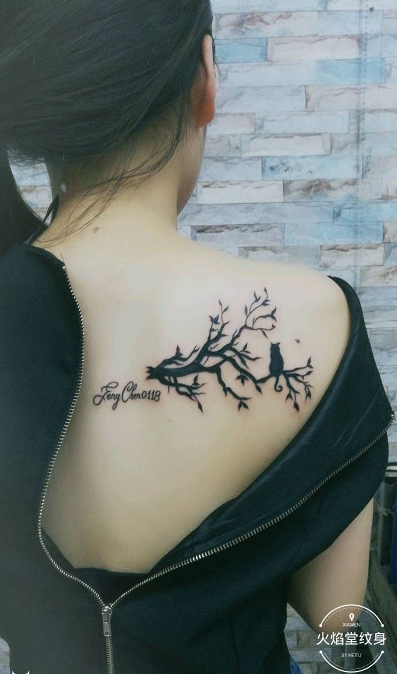 一支猫的梦想纹身图片_背部新传统纹身图案