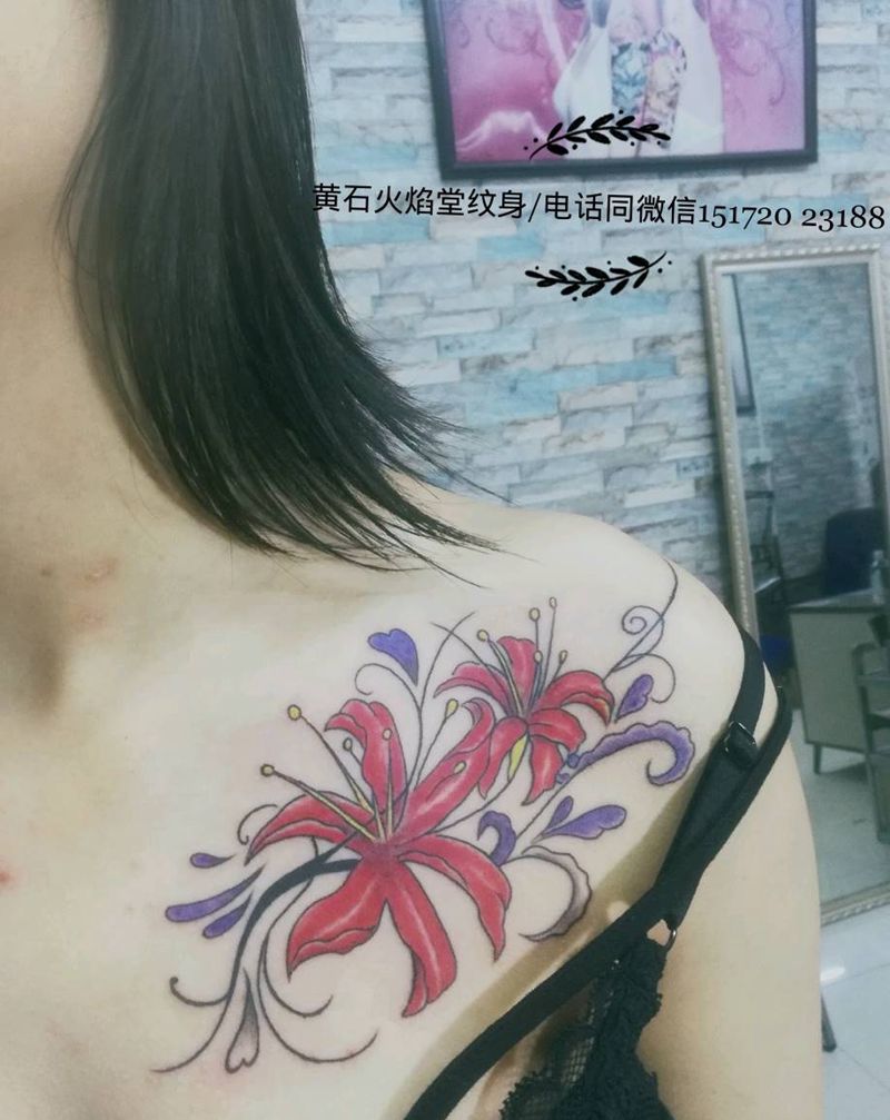 彼岸花纹身图片_胸部新传统纹身图案