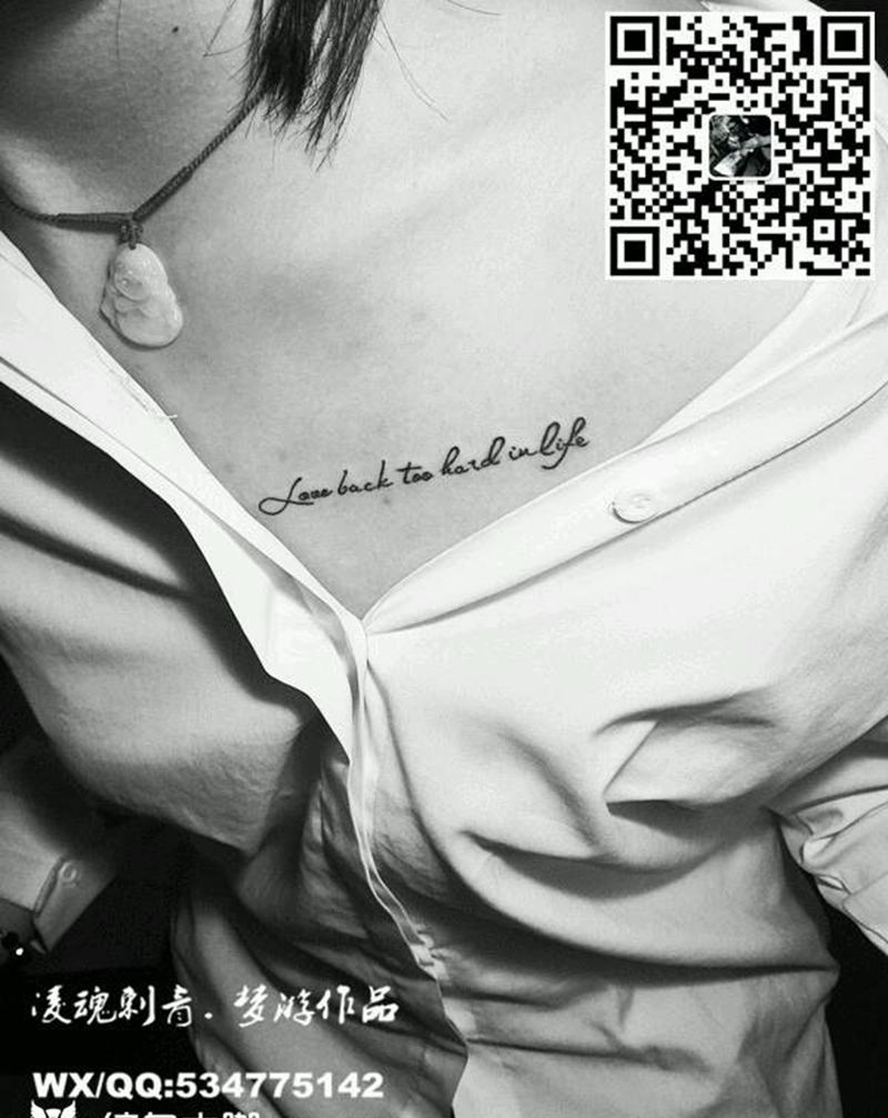 锁骨英文纹身图片_胸部清新字符成品纹身图案