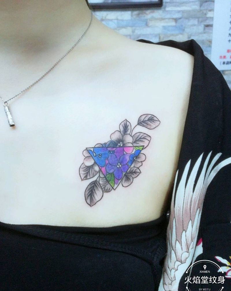 覆盖前胸旧纹身纹身图片_胸部水彩纹身图案