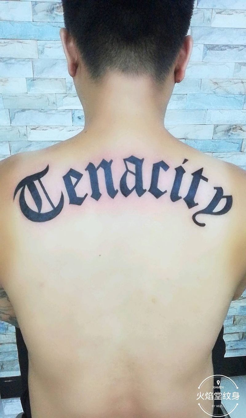 哥特字母纹身图片_背部新传统纹身图案