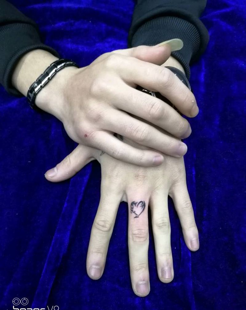 手指小纹身纹身图片_手部老传统纹身图案