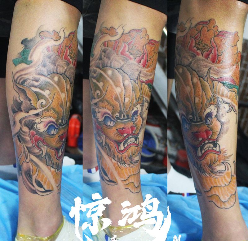 唐狮纹身图片_脚部新传统纹身图案