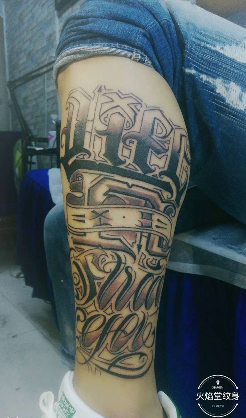 花体字纹身图片_脚部新传统纹身图案