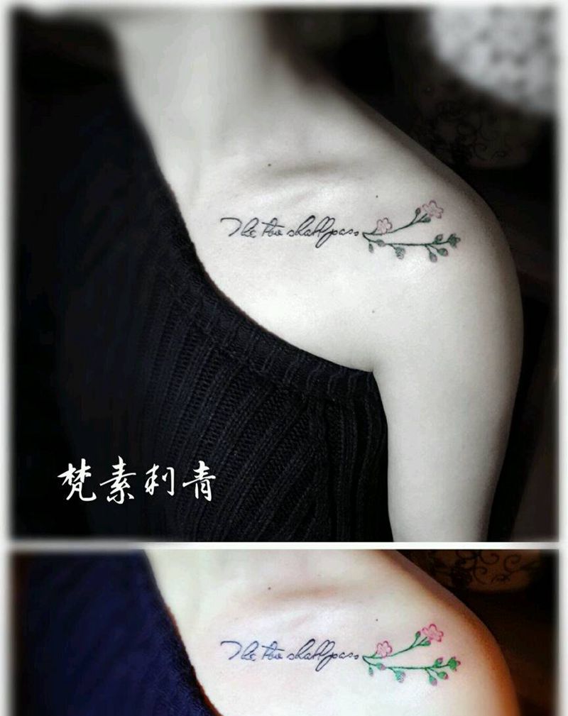 锁骨字母纹身图片