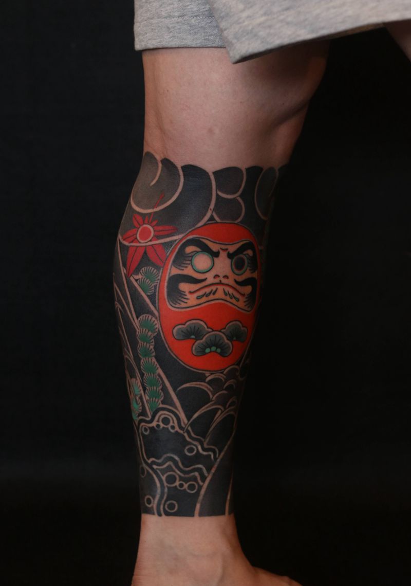 遮盖纹身图片_脚部腿部老传统达摩鲤鱼包小腿纹身图案