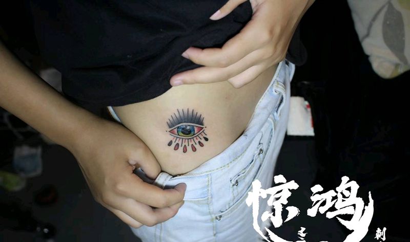 眼镜纹身图片_腰部New School纹身图案