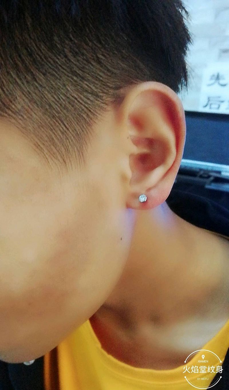 穿孔纹身图片_穿耳纹身图案