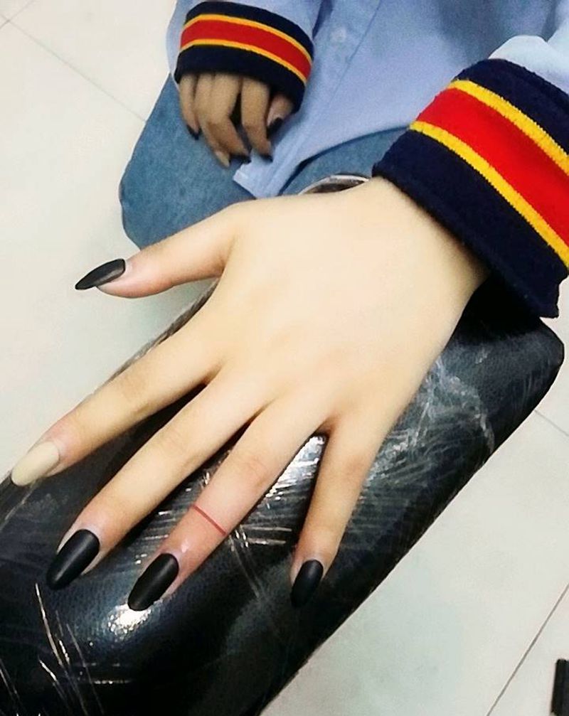 小指环纹身图片_手部新传统纹身图案