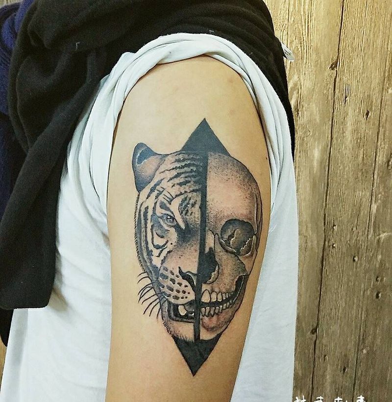 骷髅与虎纹身图片