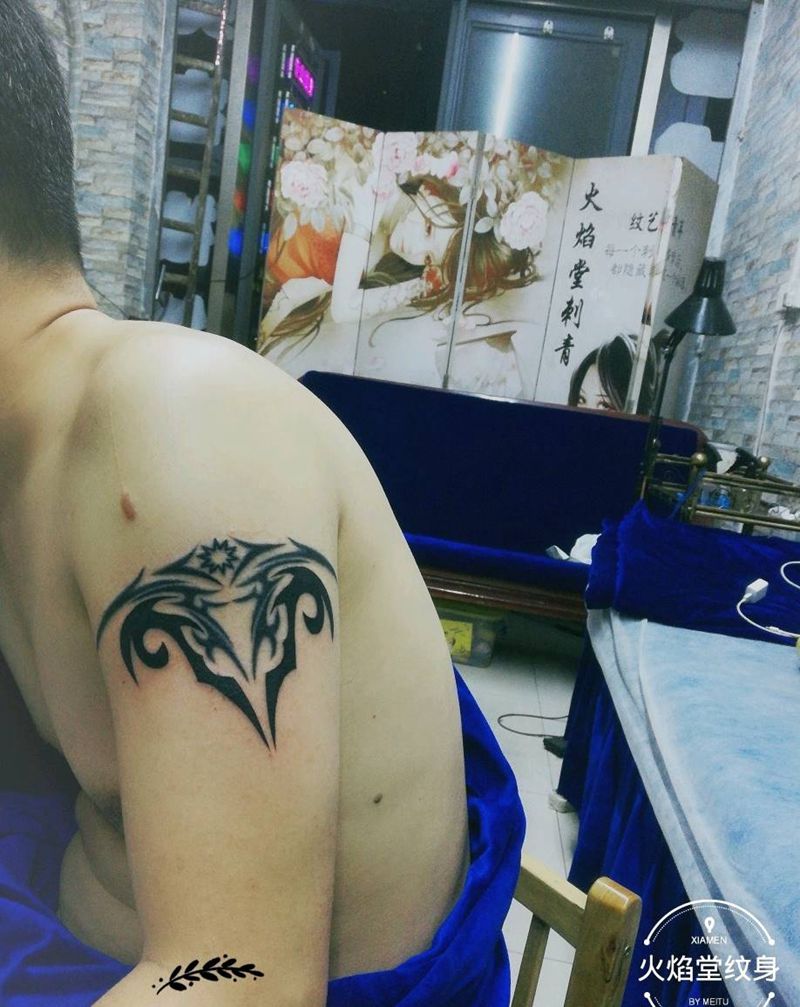 图腾纹身图片_手臂老传统图腾纹身图案