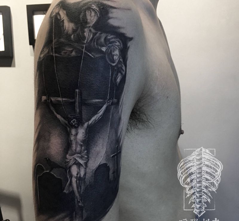 耶稣纹身图片_手臂欧美写实纹身图案