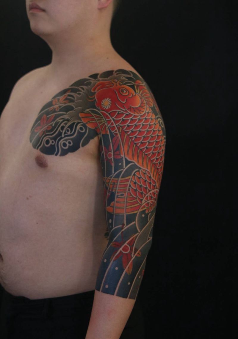 鲤鱼七分纹身图片_手臂老传统纹身图案