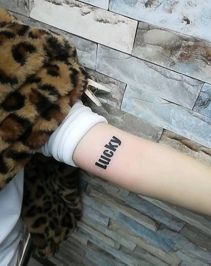 字母纹身图片_手臂新传统纹身图案