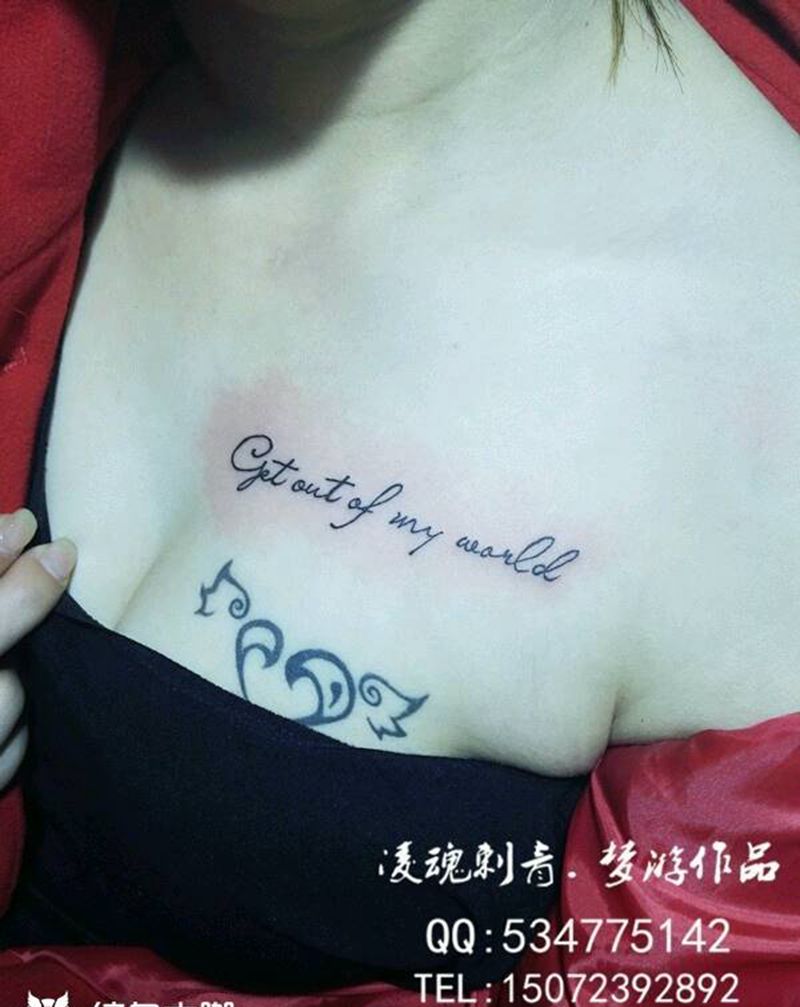 一段英文纹身图片_胸部清新字符成品纹身图案