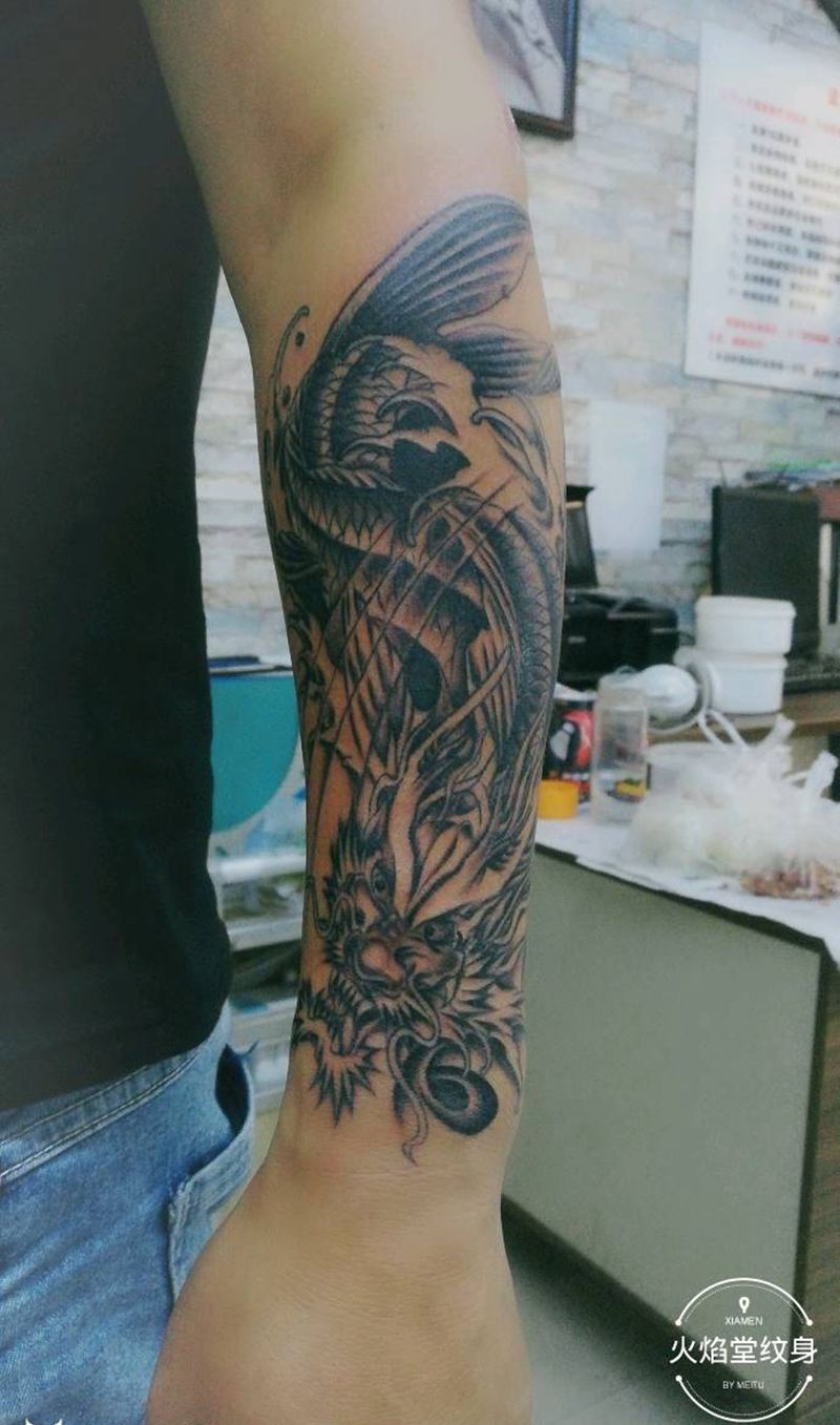 熬鱼纹身图片_手臂新传统纹身图案