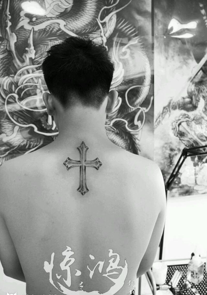 一款十字架纹身图片_成品纹身图案