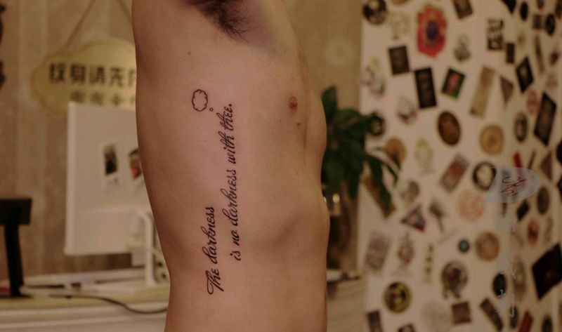 英文纹身图片_腰部老传统花体字纹身图案