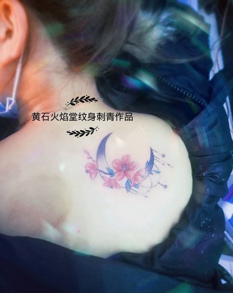 月亮花纹身图片_背部纹身图案